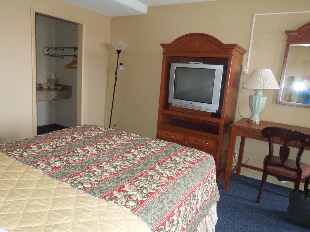 Central Plaza Hotel Cheyenne Room photo